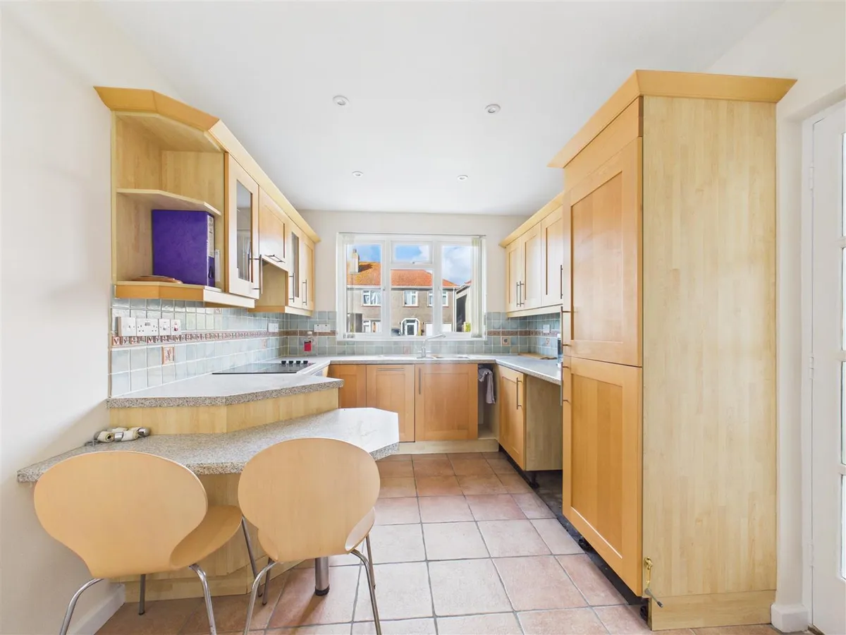 Bagatelle road st saviour 34924485 cam05512 g0 pr0074 still012