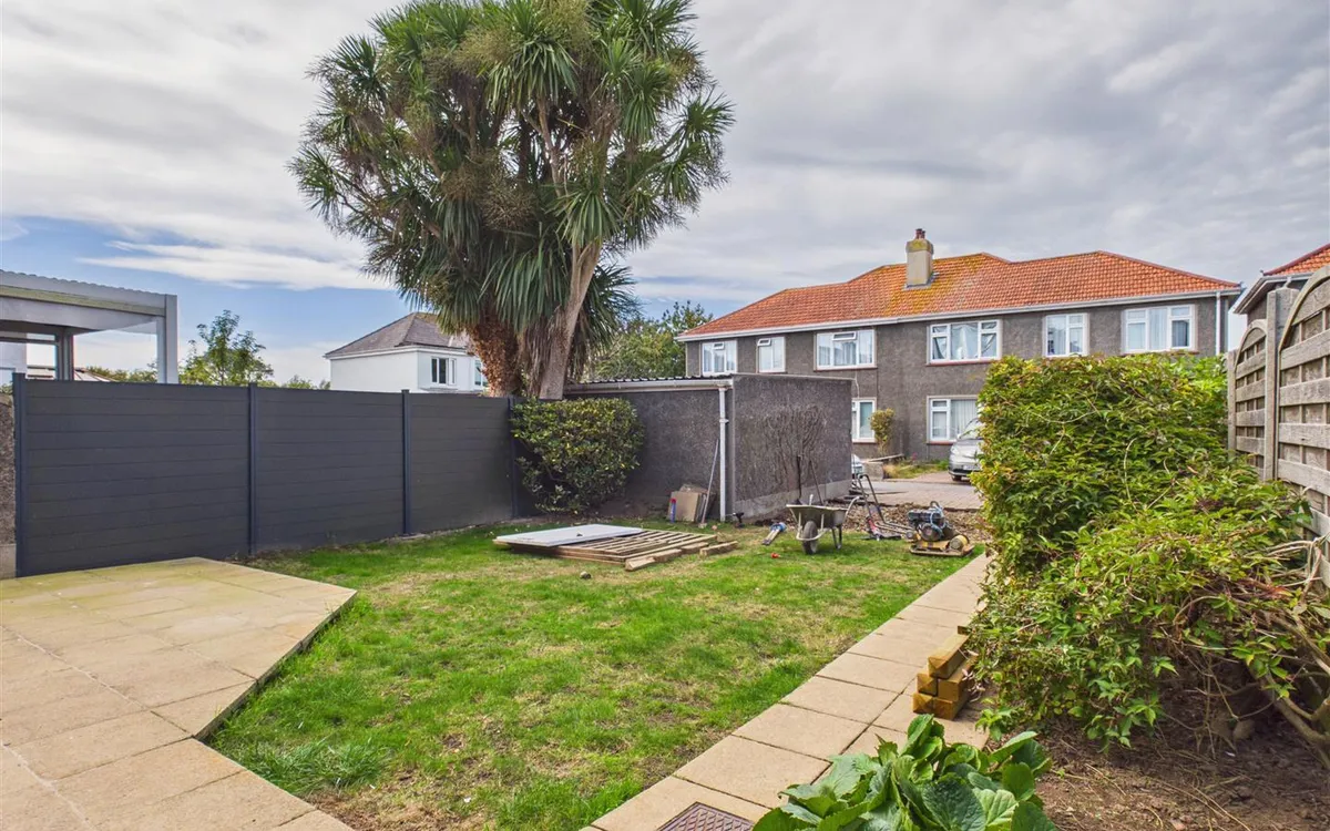 Bagatelle road st saviour 34924485 cam05512 g0 pr0074 still013