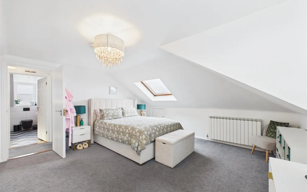 Upper kings cliff st helier 34987373 cam05512 g0 pr0082 still006