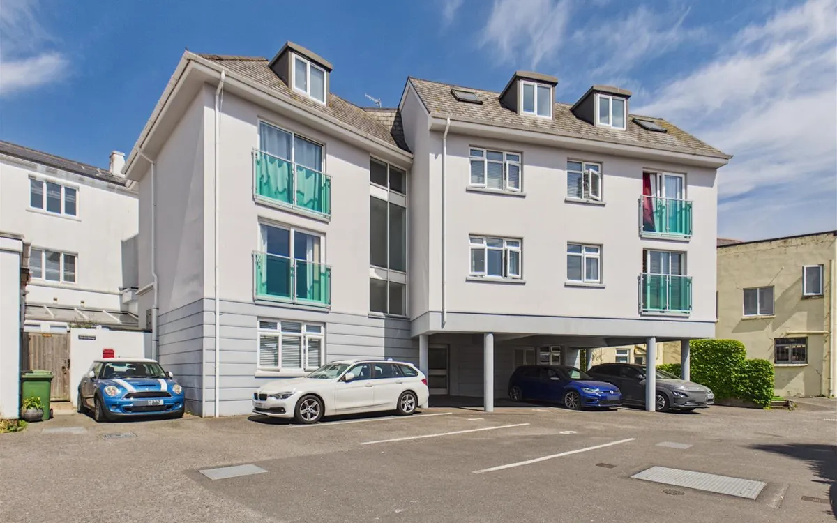 Victoria road st saviour 34640981 cam05512 g0 pr0050 still014