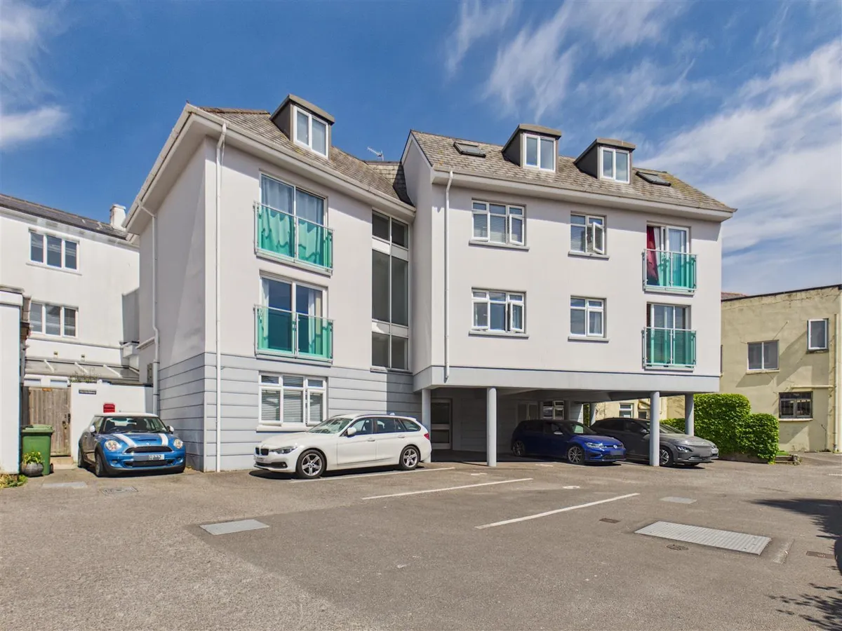 Victoria road st saviour 34640981 cam05512 g0 pr0050 still014