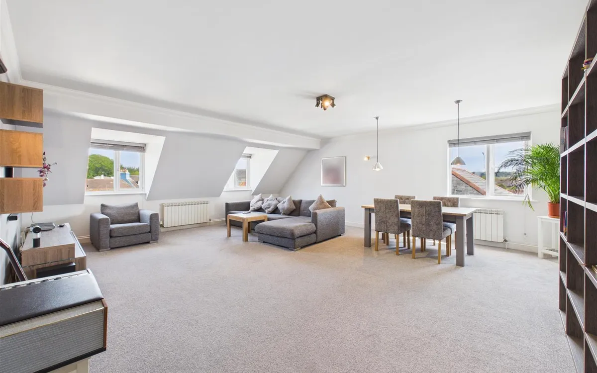 Victoria road st saviour 34640981 cam05512 g0 pr0050 still010