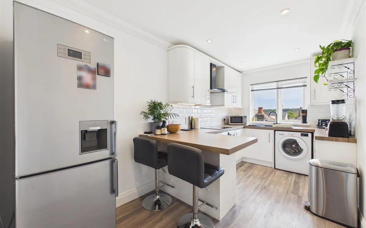 Victoria road st saviour 34640981 cam05512 g0 pr0050 still008