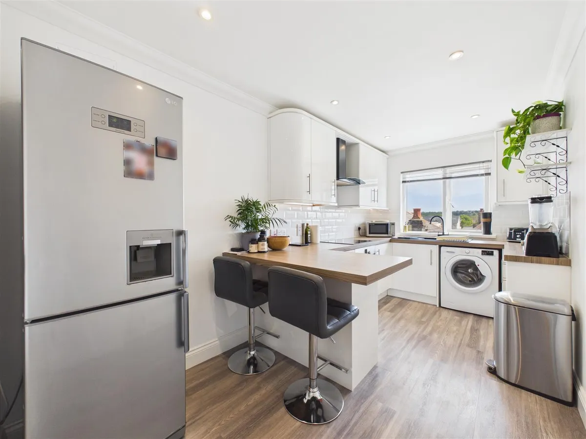 Victoria road st saviour 34640981 cam05512 g0 pr0050 still008