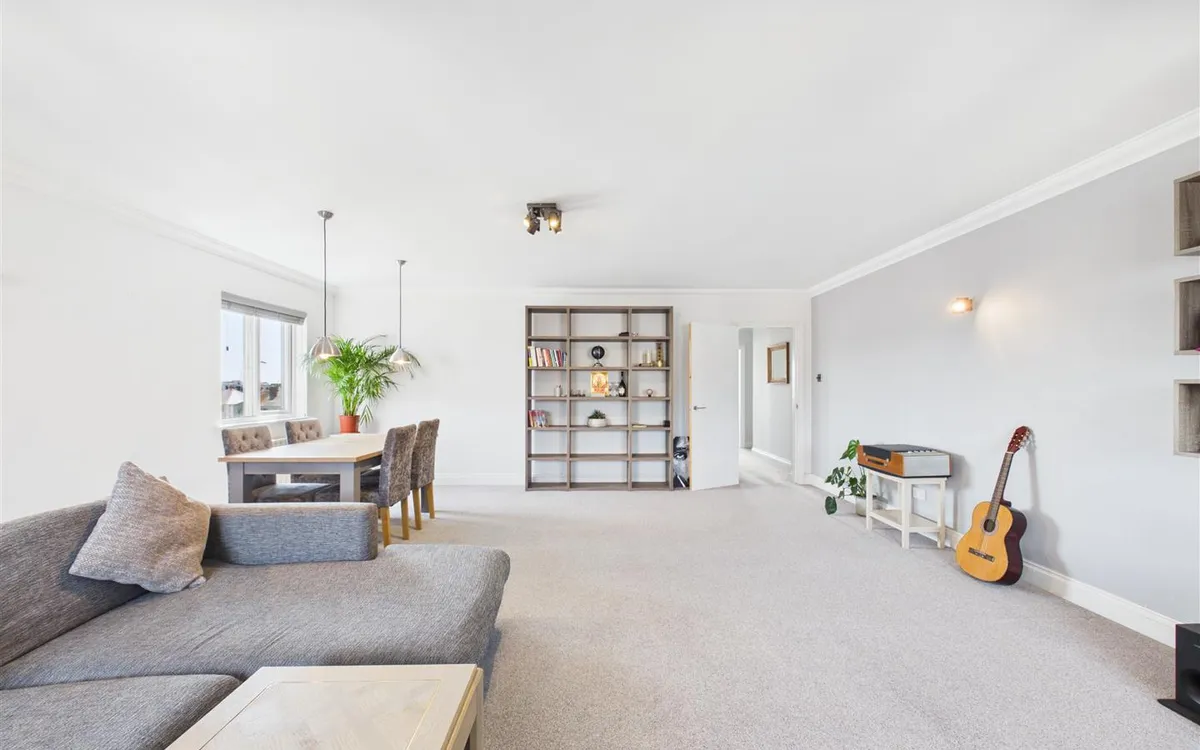 Victoria road st saviour 34640981 cam05512 g0 pr0050 still011