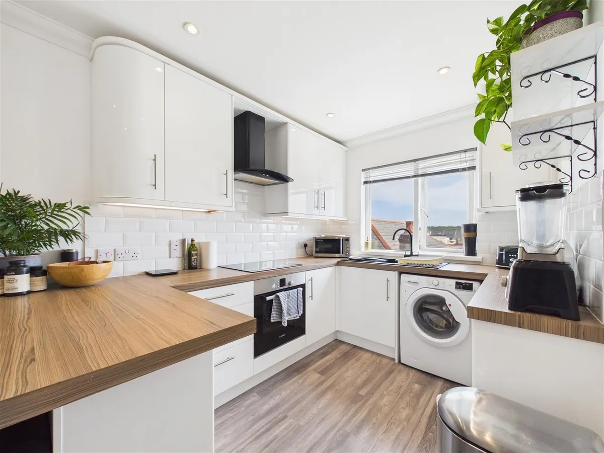 Victoria road st saviour 34640981 cam05512 g0 pr0050 still009