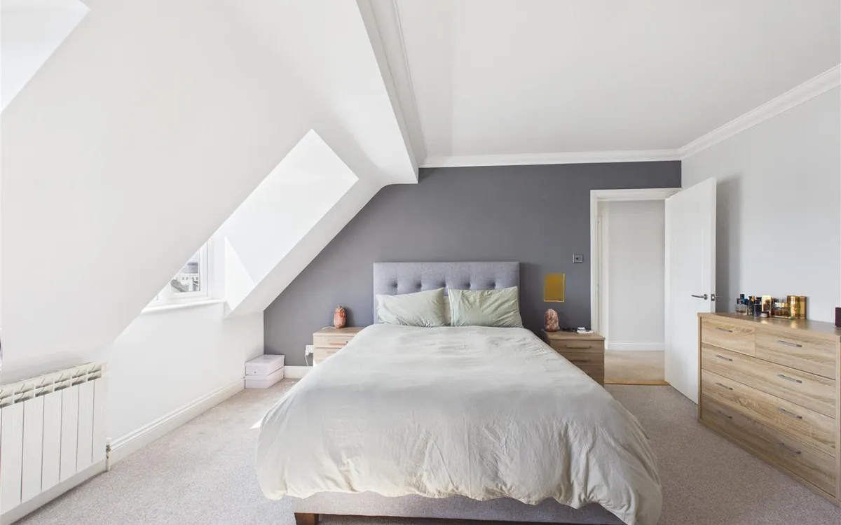 Victoria road st saviour 34640981 cam05512 g0 pr0050 still005