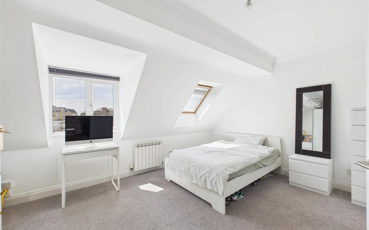 Victoria road st saviour 34640981 cam05512 g0 pr0050 still003