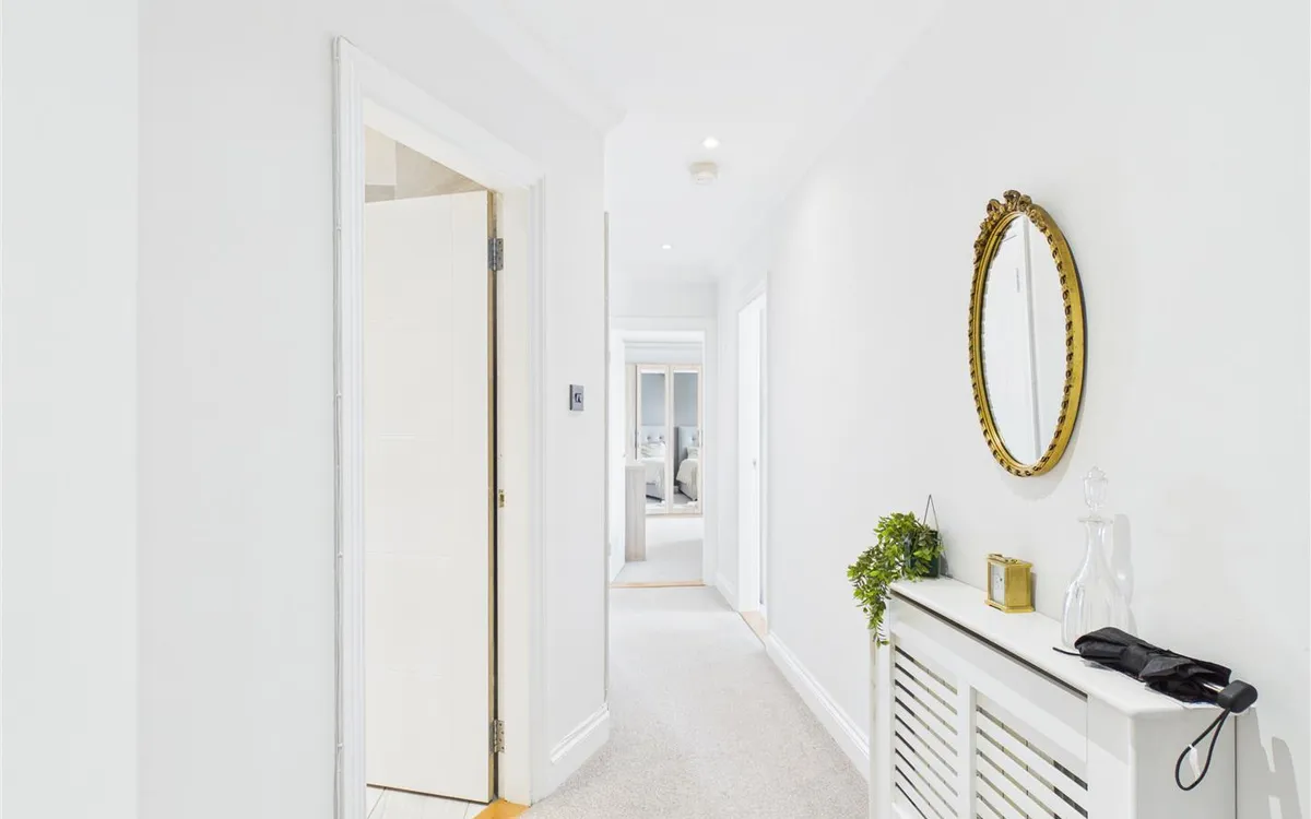 Victoria road st saviour 34640981 cam05512 g0 pr0050 still002