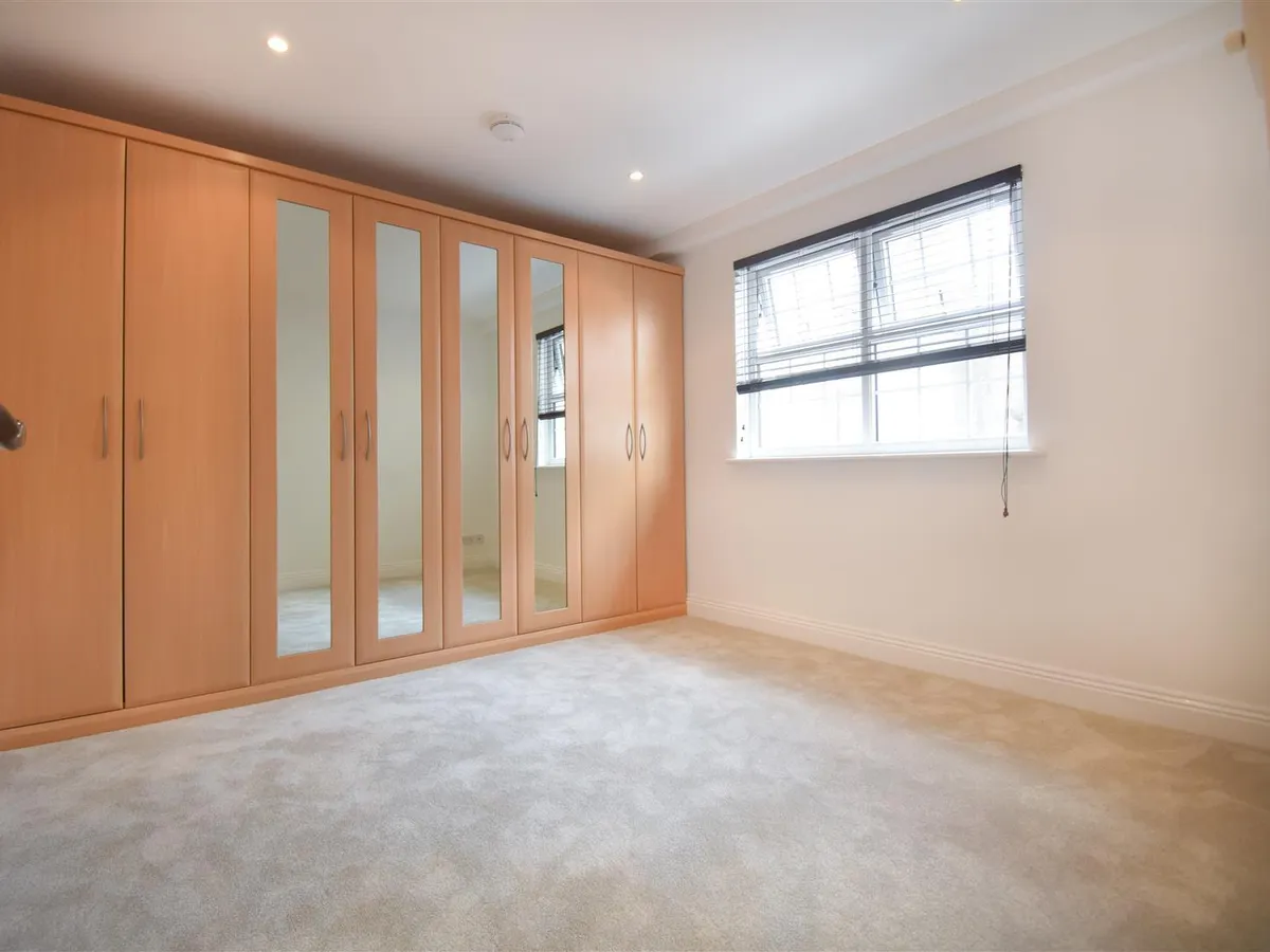 Wesley street st helier 34642307 dsc 0162 2