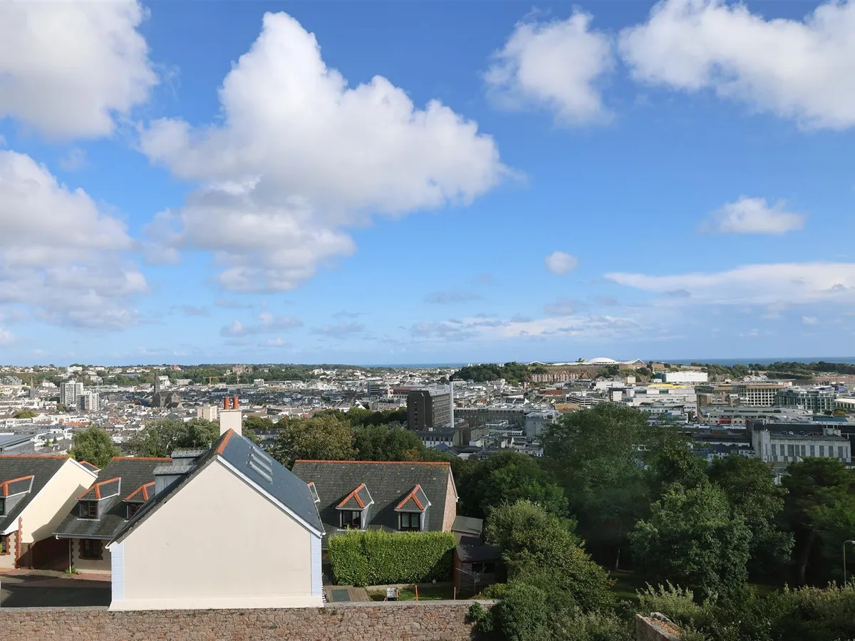 Westmount road st helier 34094443 ei8 a1124 2