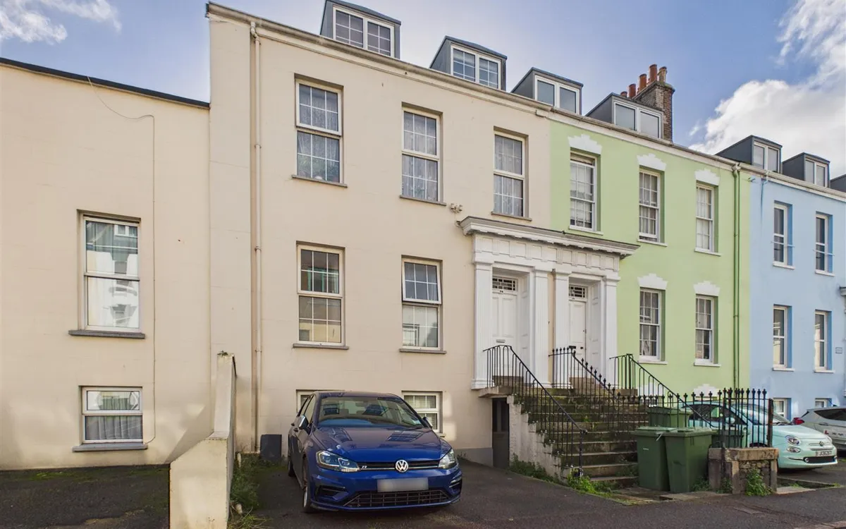 Simon place st helier 35011427 cam05512 g0 pr0086 still009