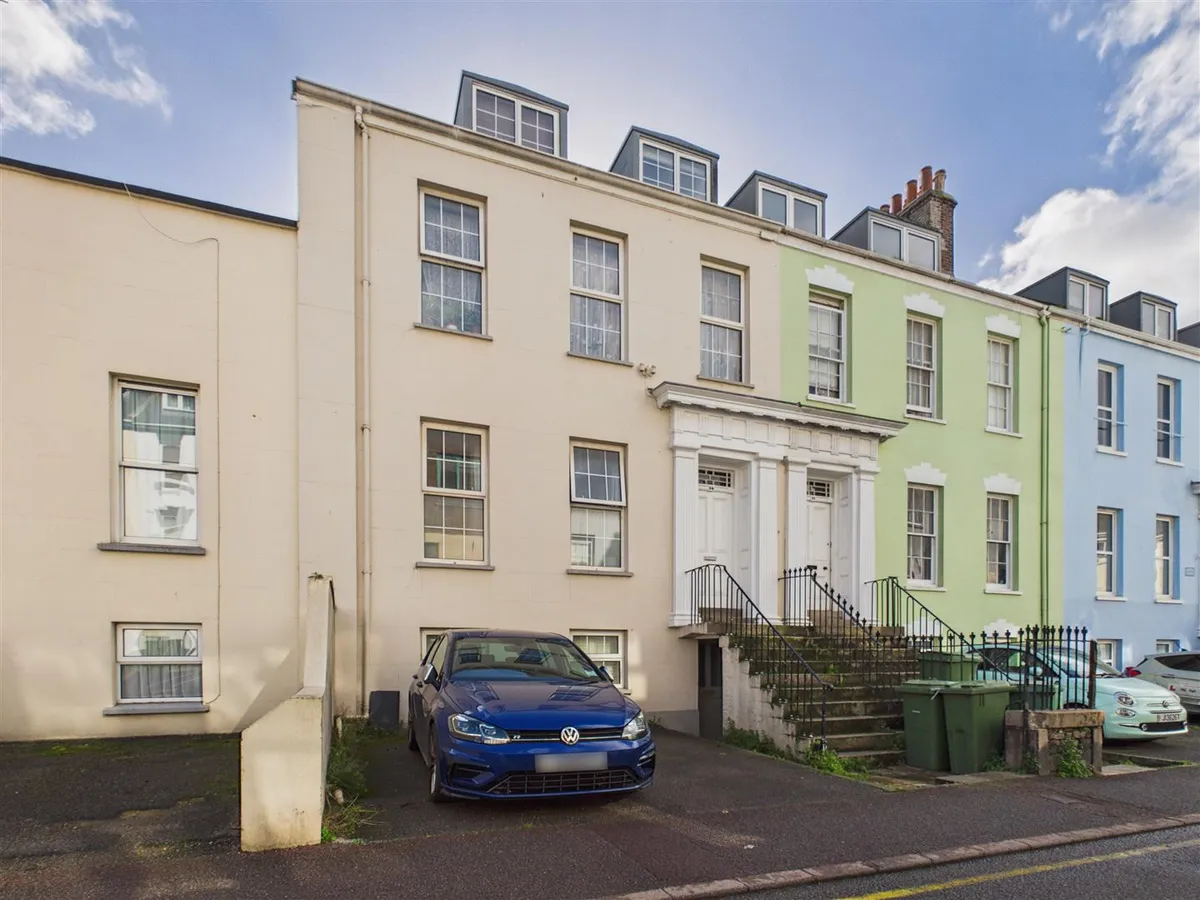 Simon place st helier 35011427 cam05512 g0 pr0086 still009