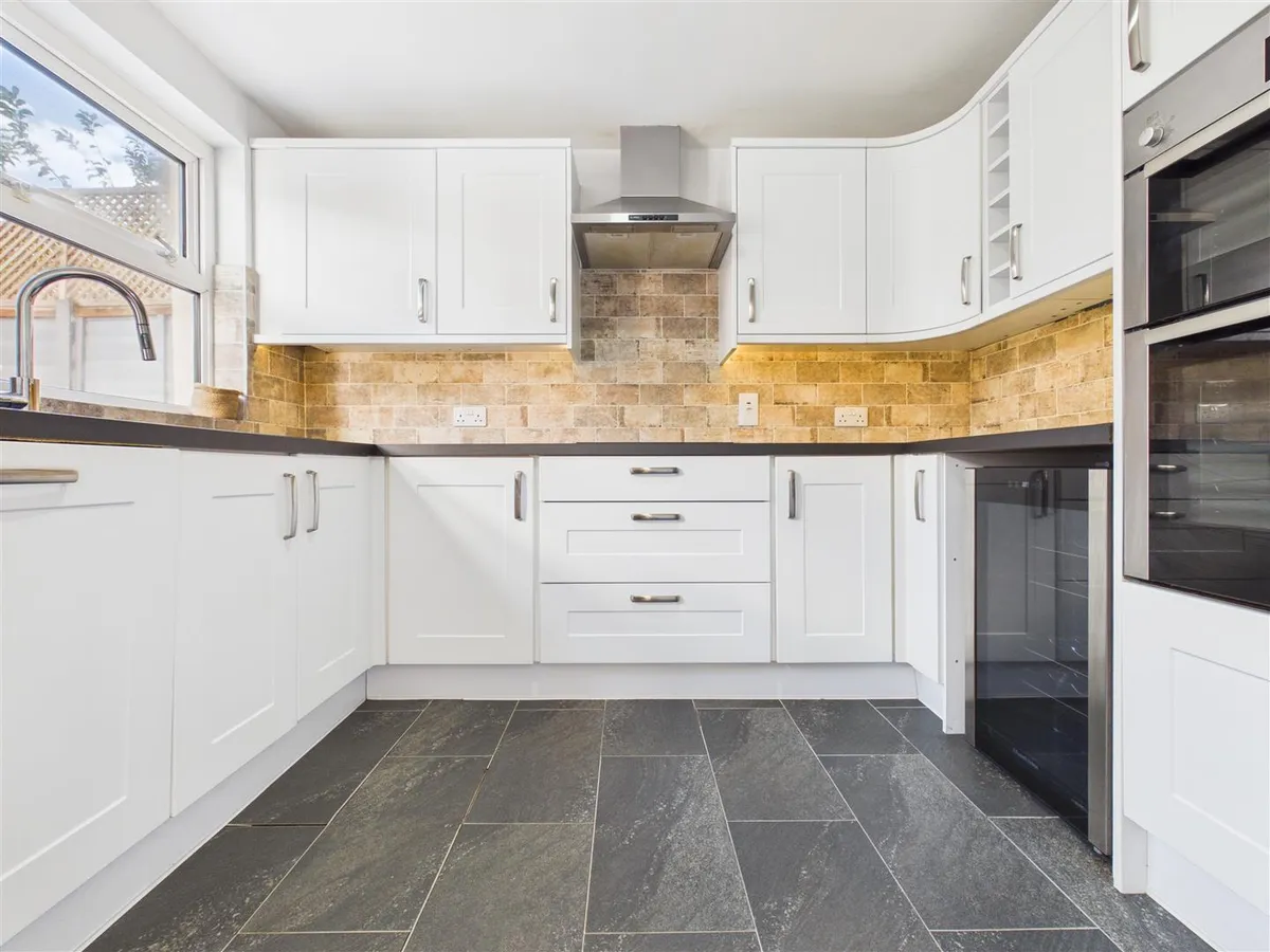 Simon place st helier 35011427 cam05512 g0 pr0086 still001