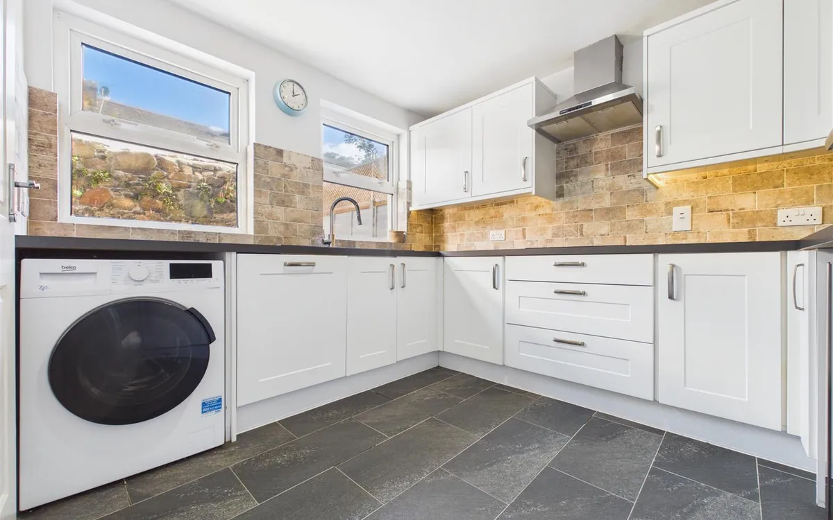 Simon place st helier 35011427 cam05512 g0 pr0086 still002