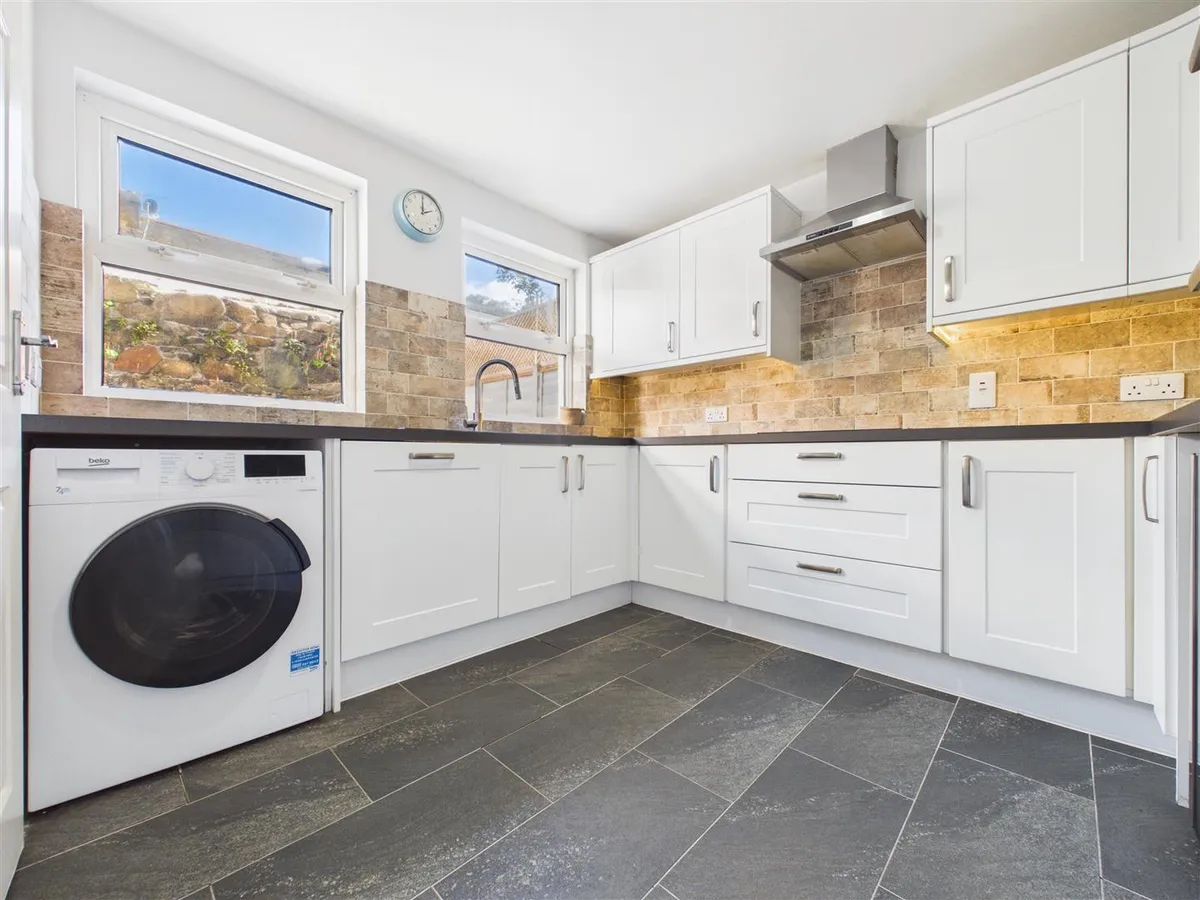 Simon place st helier 35011427 cam05512 g0 pr0086 still002