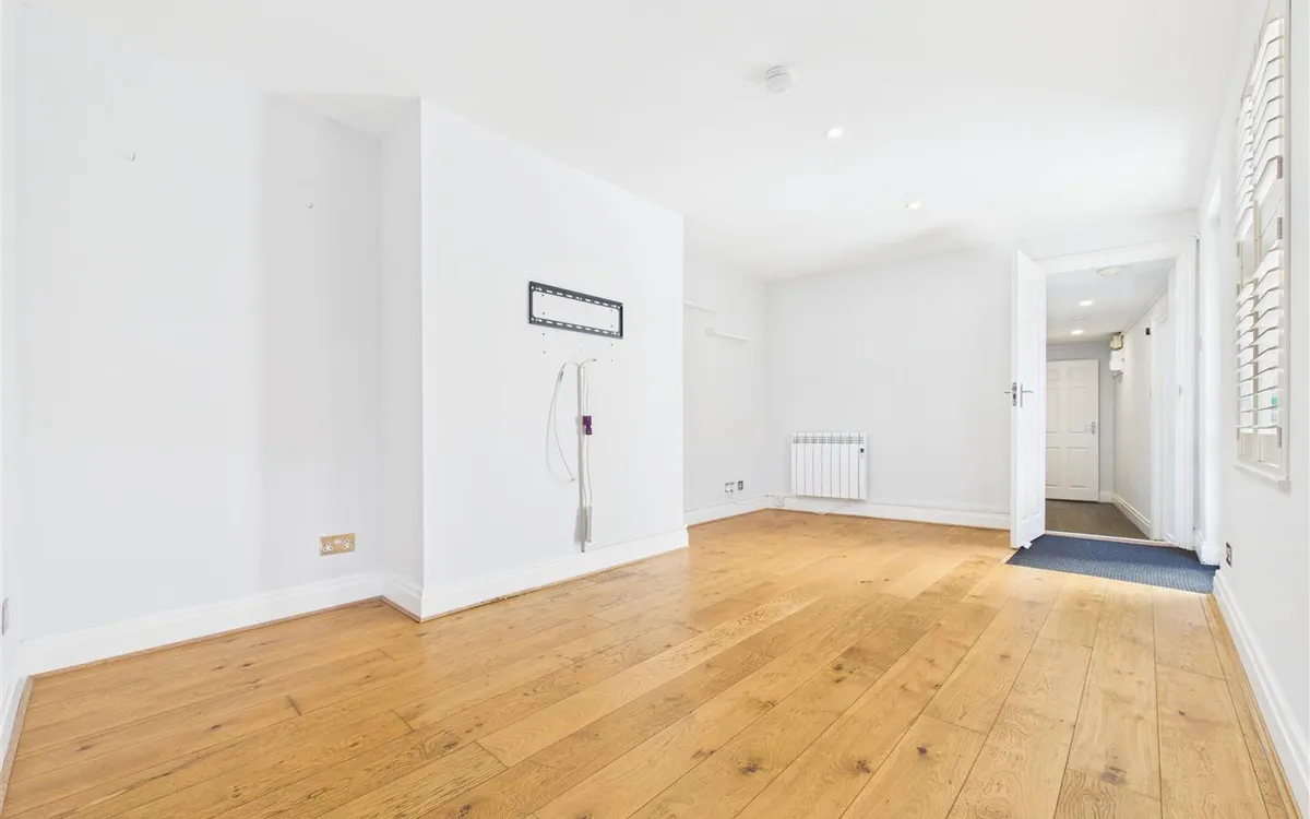 Simon place st helier 35011427 cam05512 g0 pr0086 still003