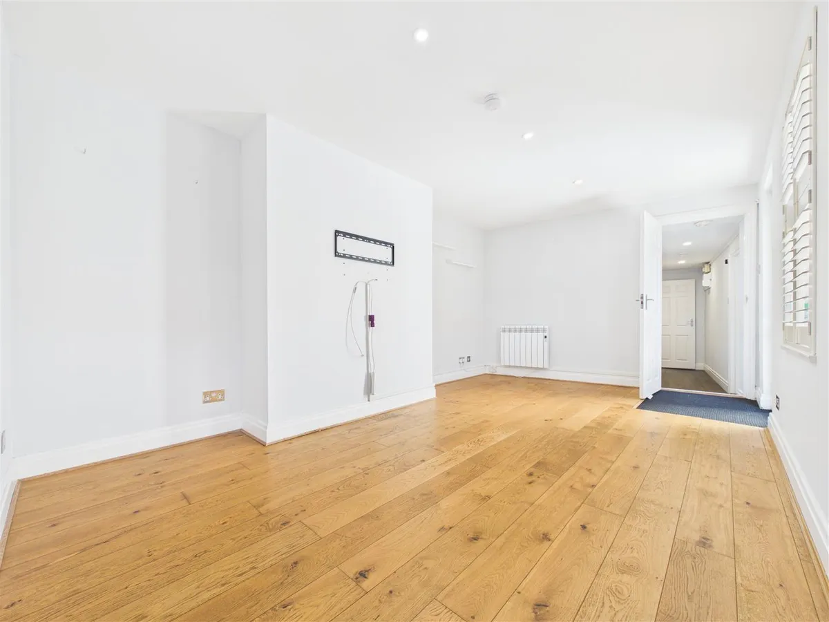 Simon place st helier 35011427 cam05512 g0 pr0086 still003