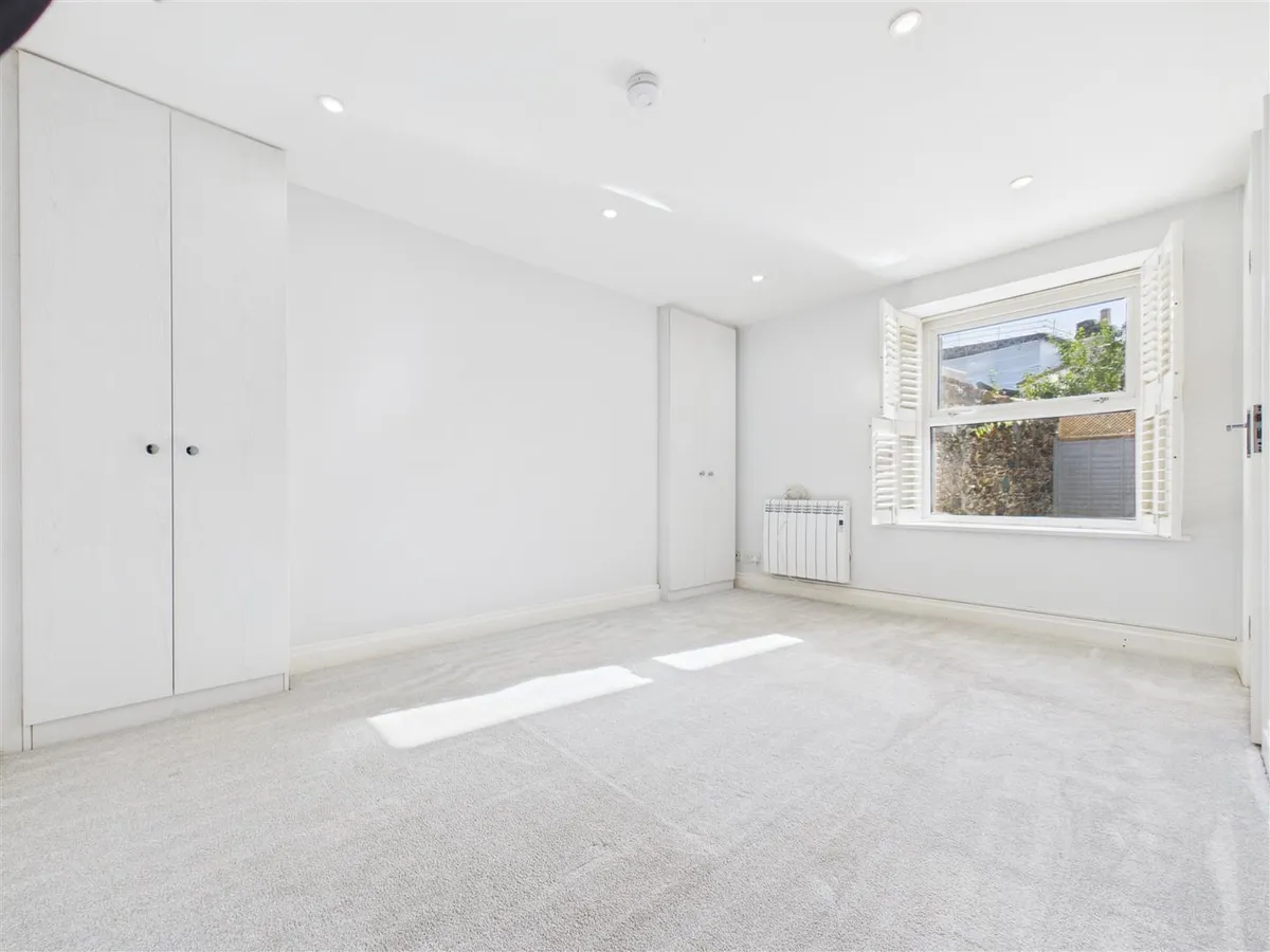 Simon place st helier 35011427 cam05512 g0 pr0086 still004