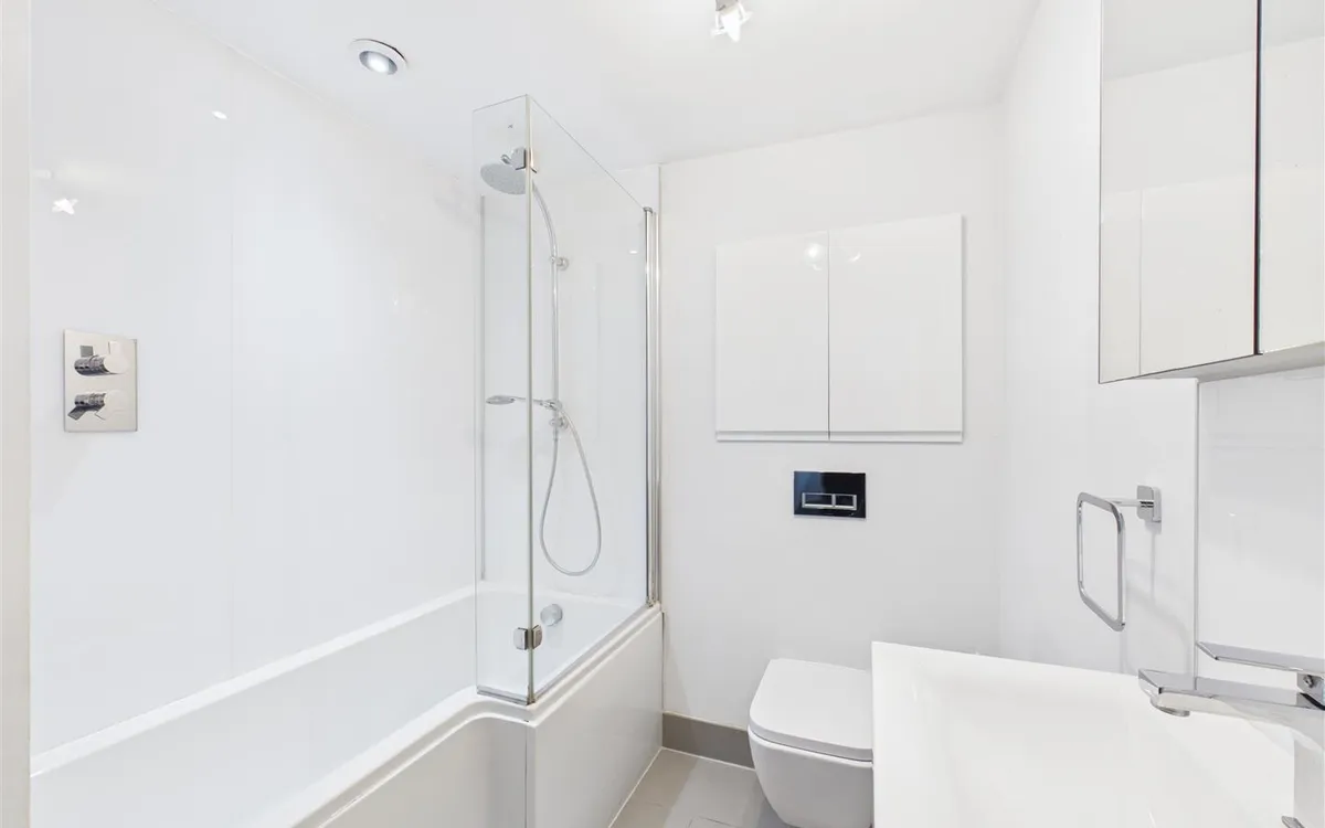 Simon place st helier 35011427 cam05512 g0 pr0086 still007