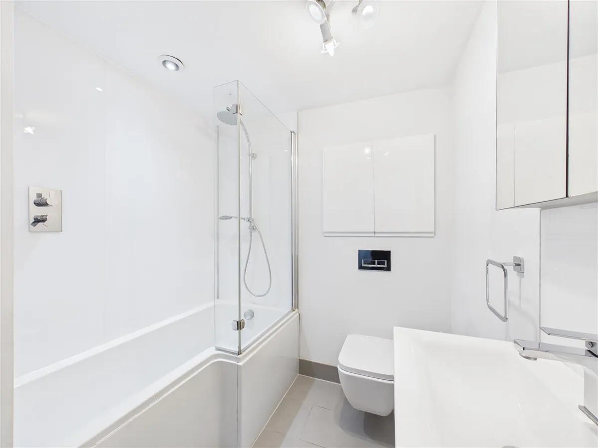 Simon place st helier 35011427 cam05512 g0 pr0086 still007