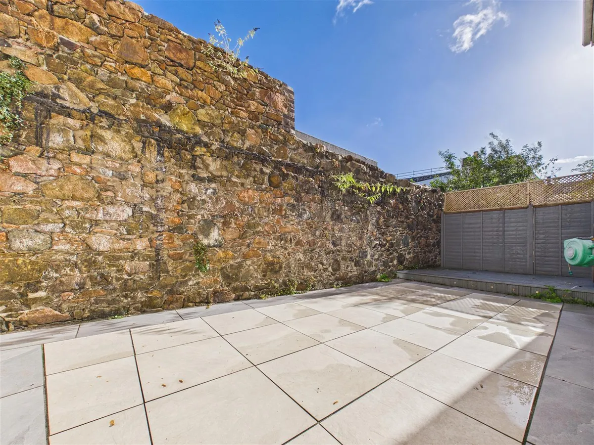 Simon place st helier 35011427 cam05512 g0 pr0086 still005