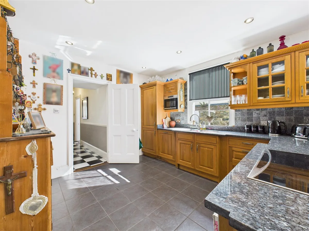 Beach road st saviour 34204610 cam05512 g0 pr0021 still020