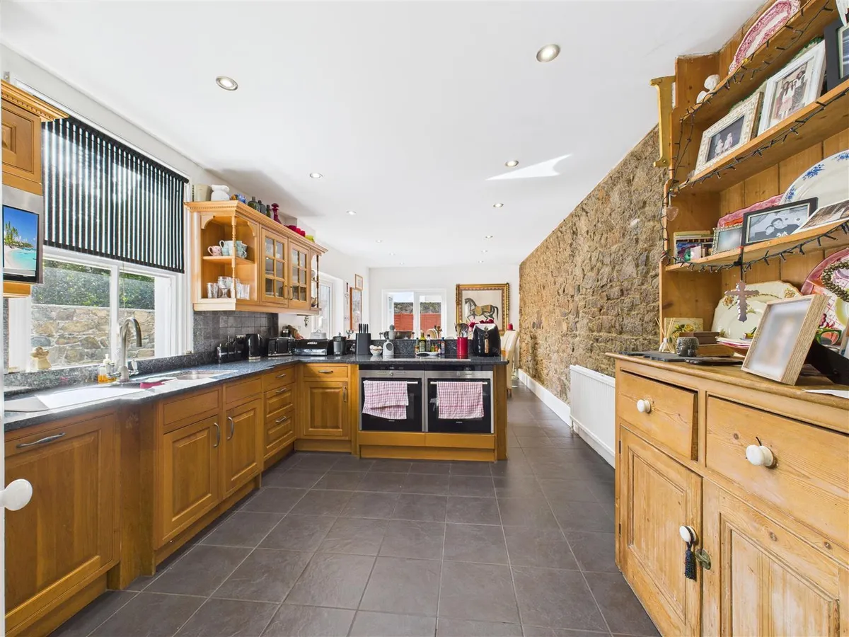 Beach road st saviour 34204610 cam05512 g0 pr0021 still021