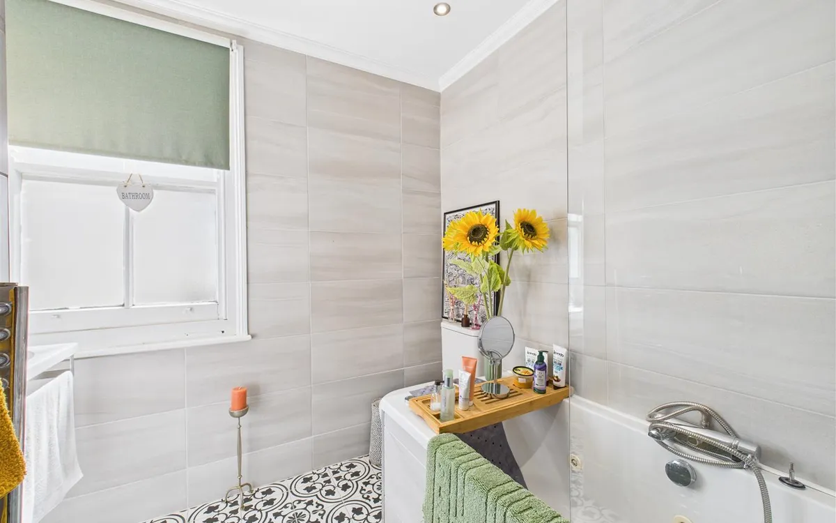 Beach road st saviour 34204610 cam05512 g0 pr0021 still007