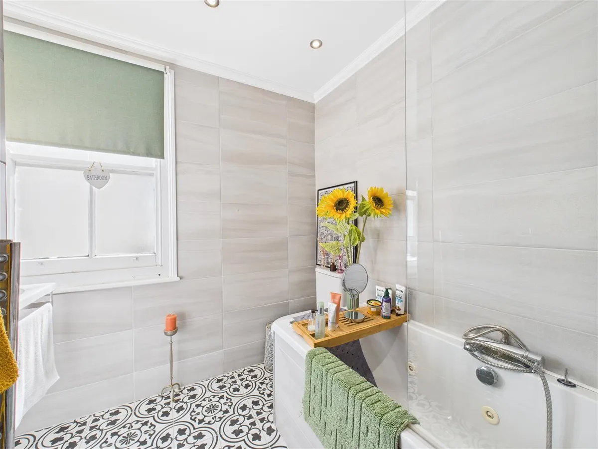 Beach road st saviour 34204610 cam05512 g0 pr0021 still007