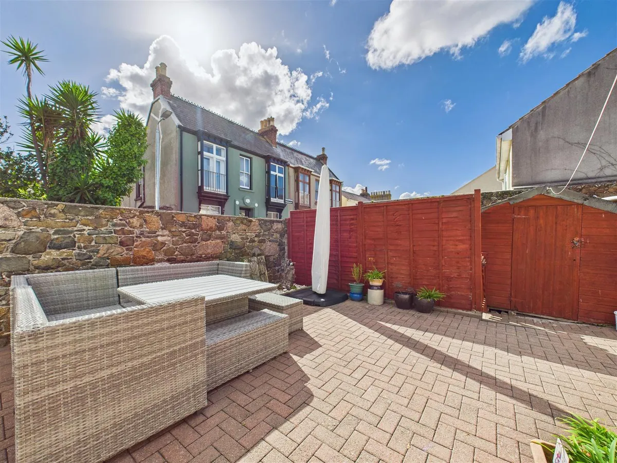 Beach road st saviour 34204610 cam05512 g0 pr0021 still016