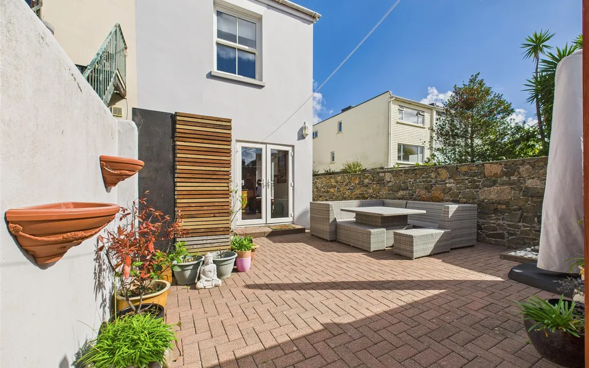 Beach road st saviour 34204610 cam05512 g0 pr0021 still017