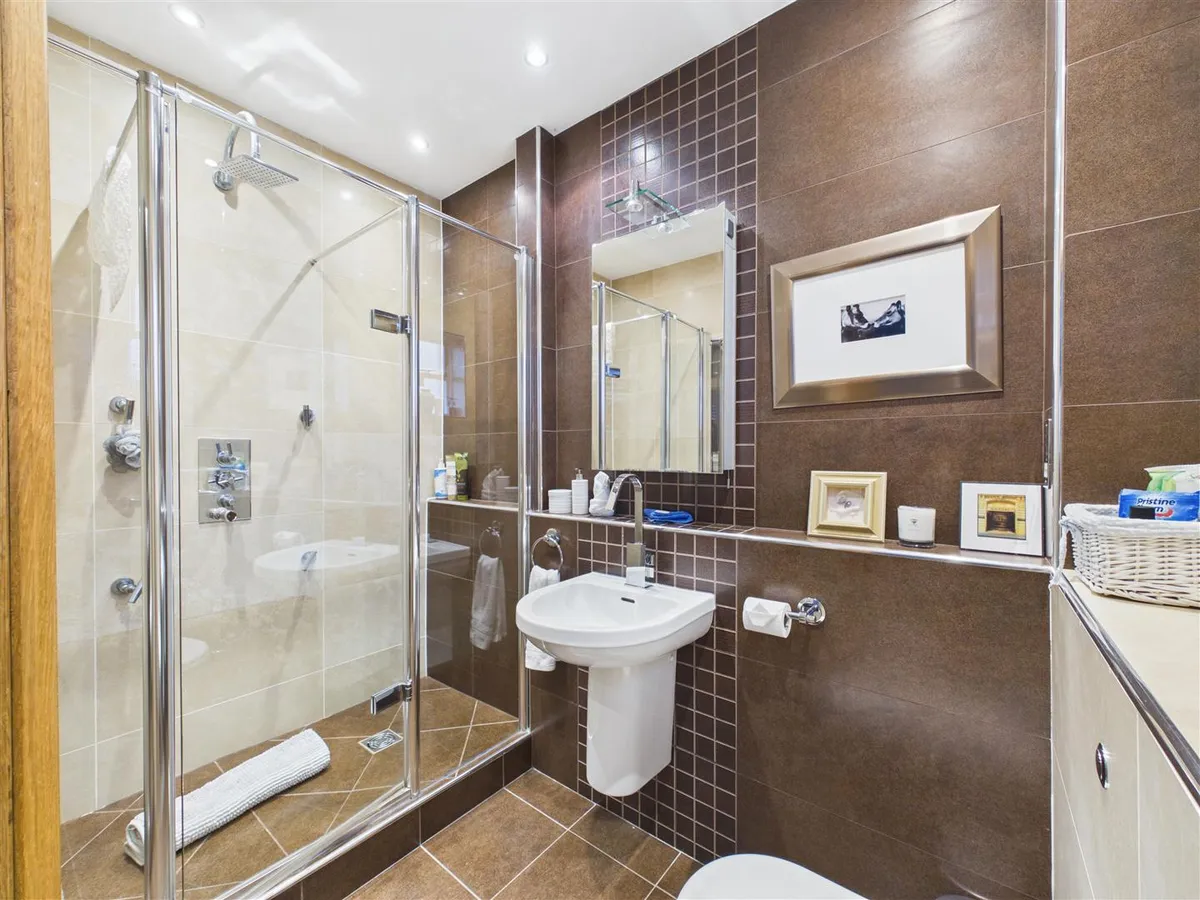 Le vieux beaumont st peter 35021781 cam05512 g0 pr0087 still031