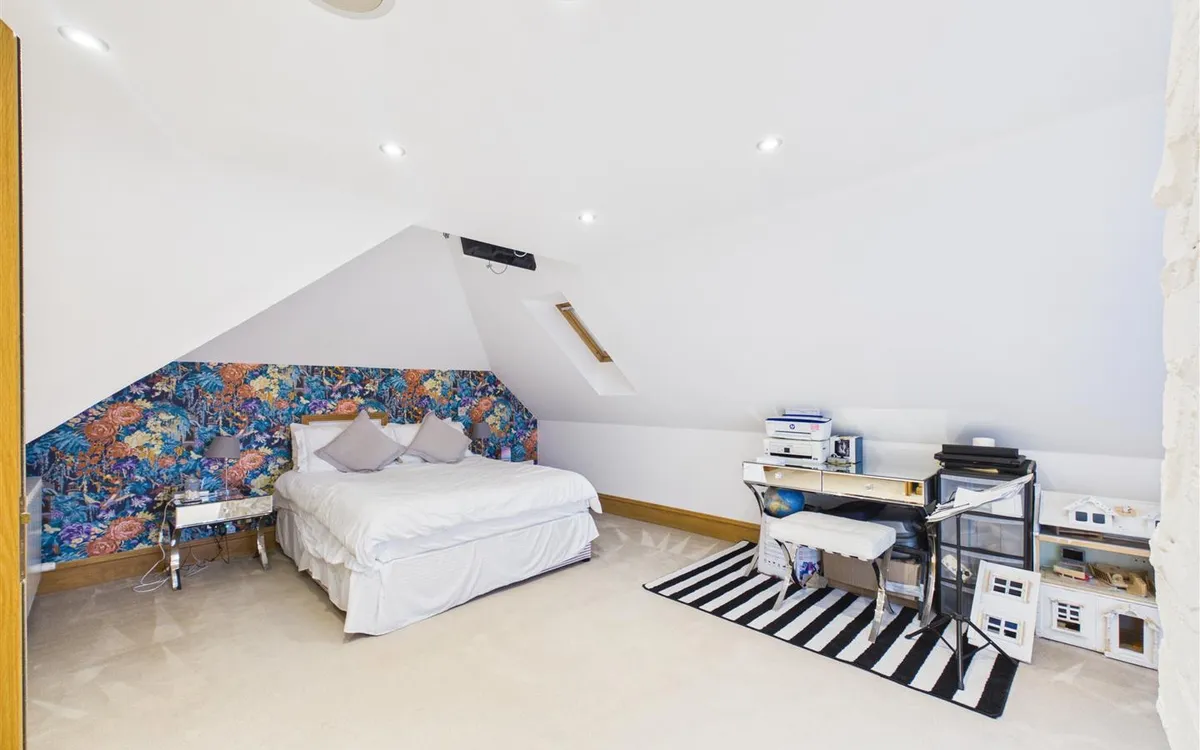 Le vieux beaumont st peter 35021781 cam05512 g0 pr0087 still029
