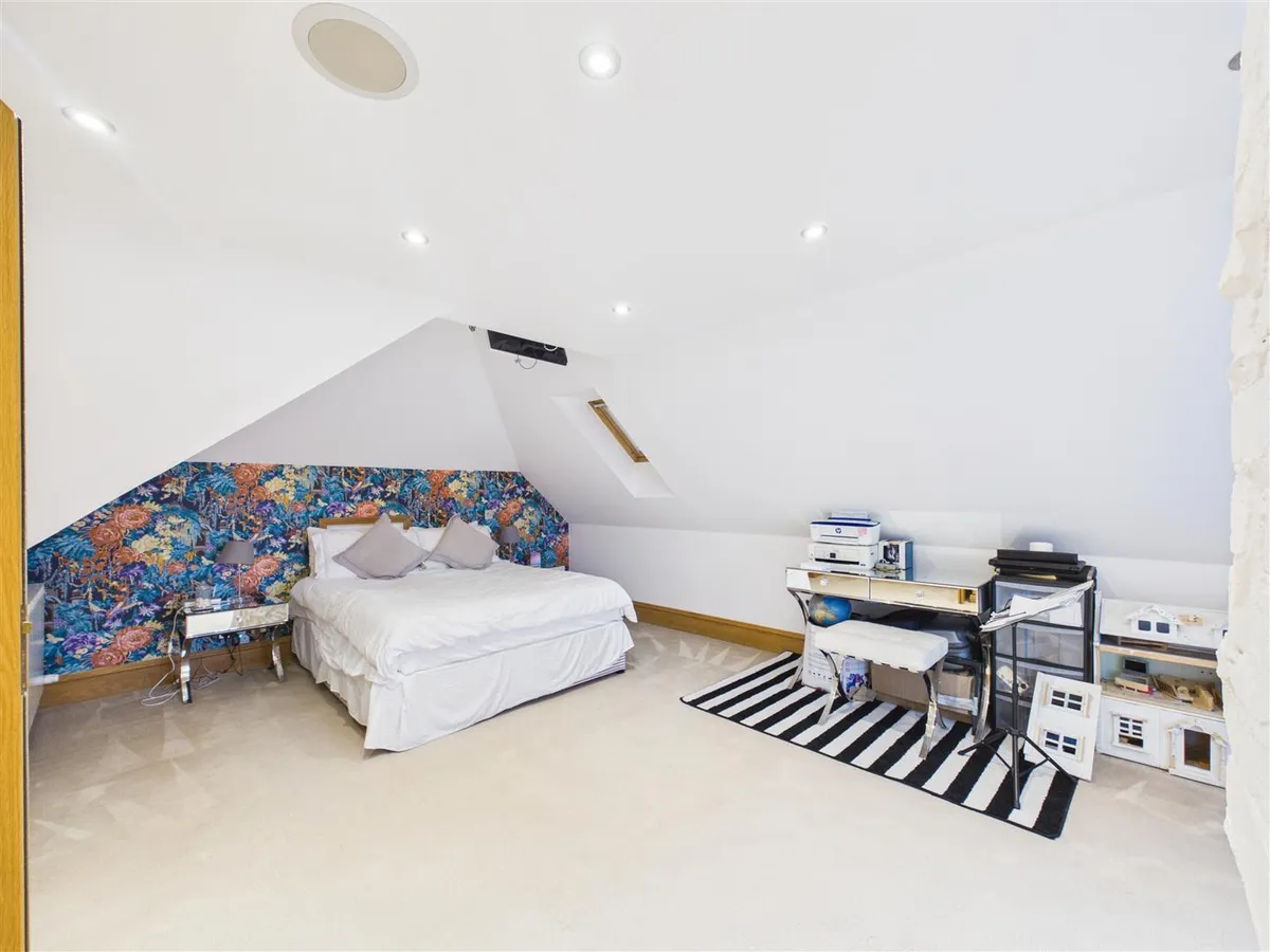 Le vieux beaumont st peter 35021781 cam05512 g0 pr0087 still029