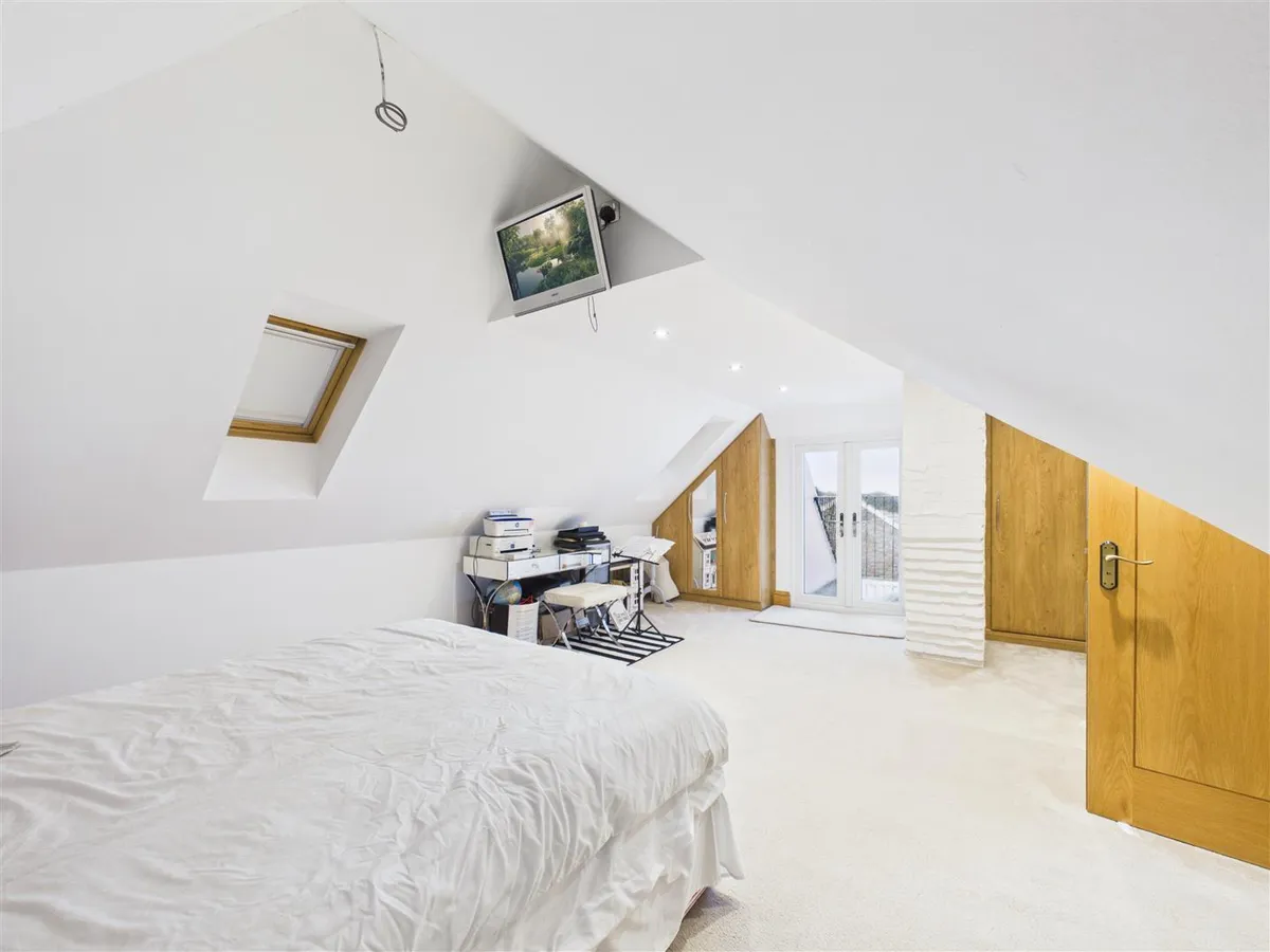 Le vieux beaumont st peter 35021781 cam05512 g0 pr0087 still030
