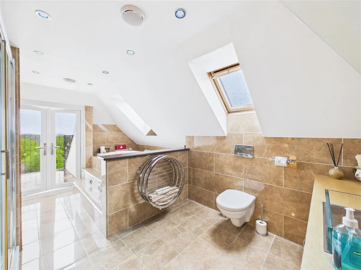 Le vieux beaumont st peter 35021781 cam05512 g0 pr0087 still026