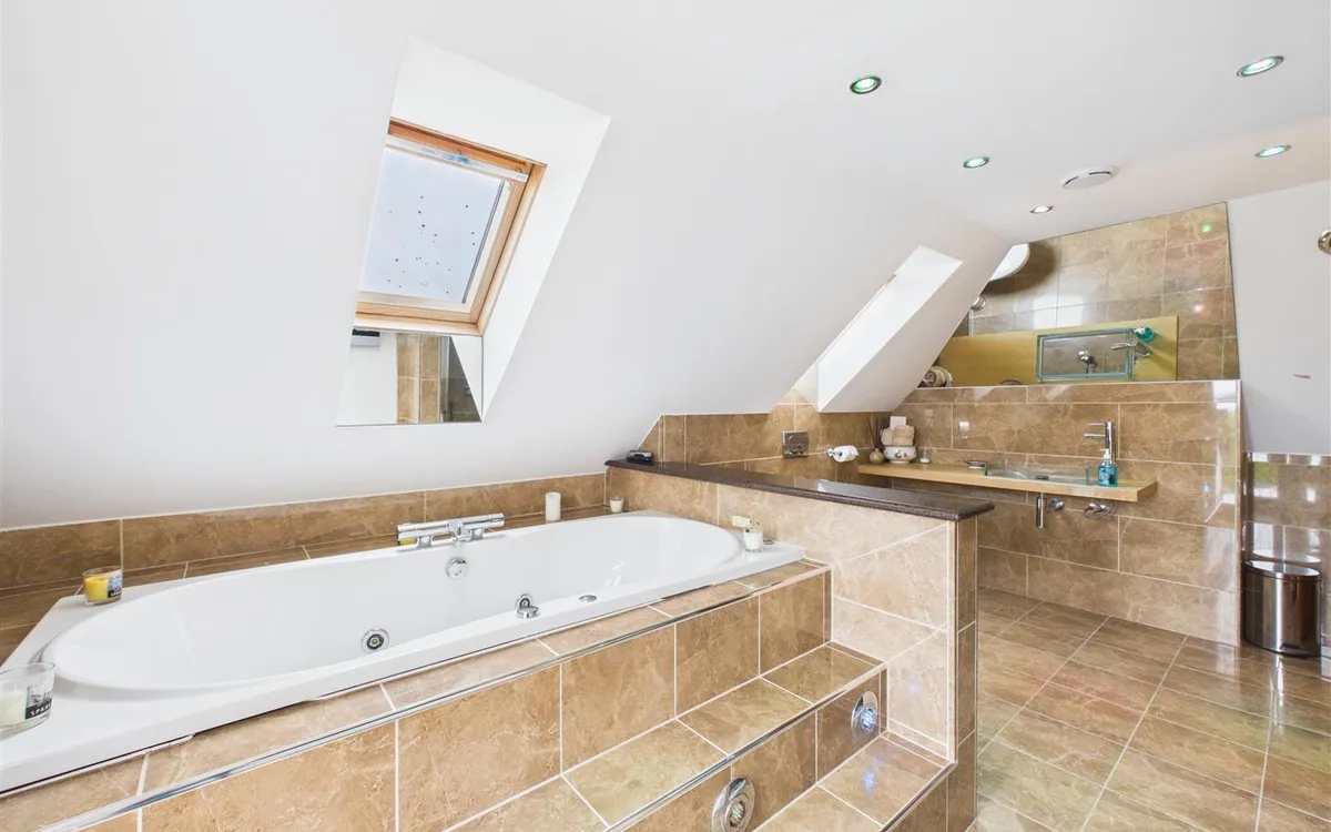 Le vieux beaumont st peter 35021781 cam05512 g0 pr0087 still027