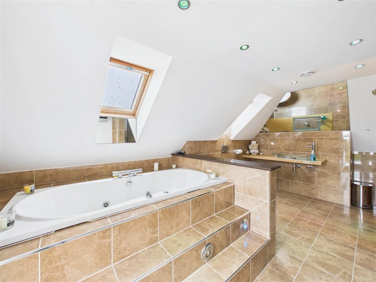 Le vieux beaumont st peter 35021781 cam05512 g0 pr0087 still027