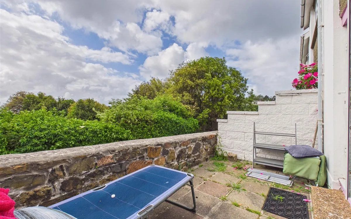 Upper kingscliff la pouquelaye 34670625 cam05512 g0 pr0051 still012