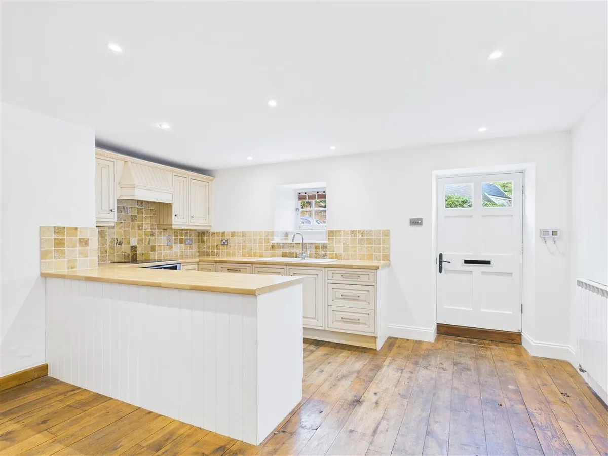 Mont a l abbe manor 34252766 cam05512 g0 pr0027 still005