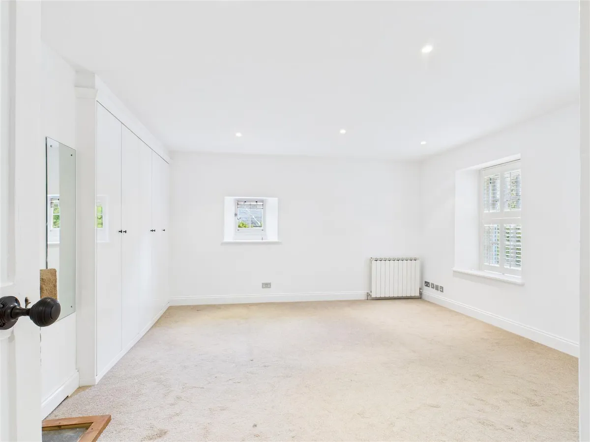 Mont a l abbe manor 34252766 cam05512 g0 pr0027 still006