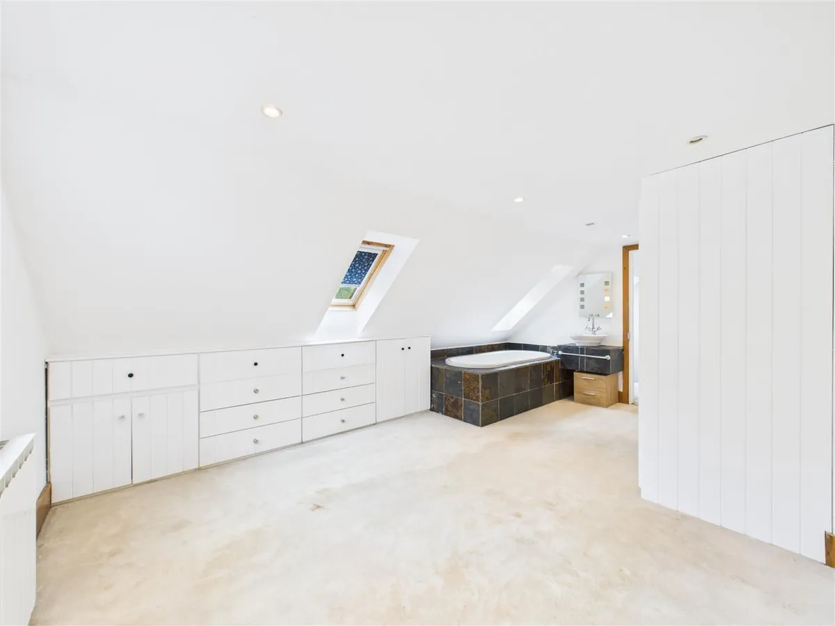 Mont a l abbe manor 34252766 cam05512 g0 pr0027 still010