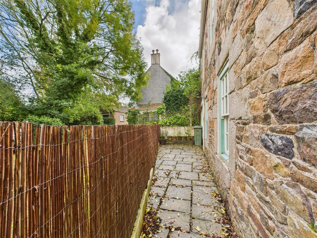 Mont a l abbe manor 34252766 cam05512 g0 pr0027 still013