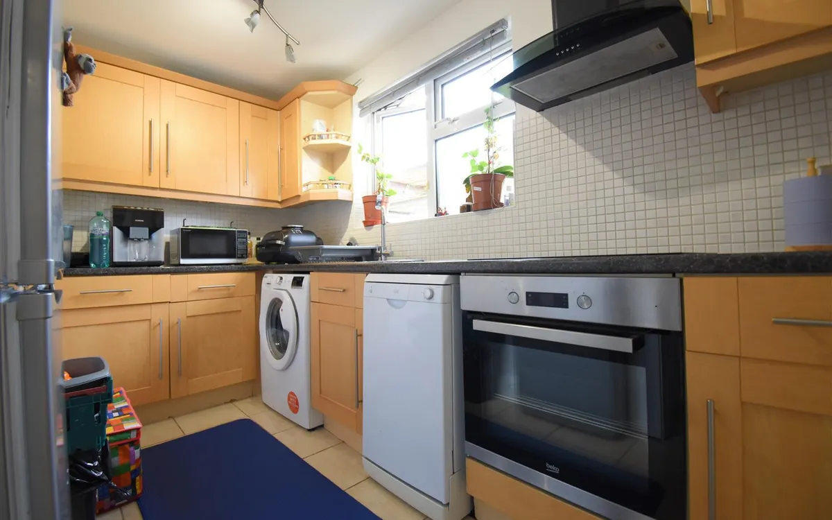 Marett court marett road 34698210 dsc 0101