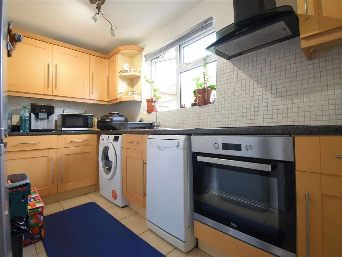 Marett court marett road 34698210 dsc 0101