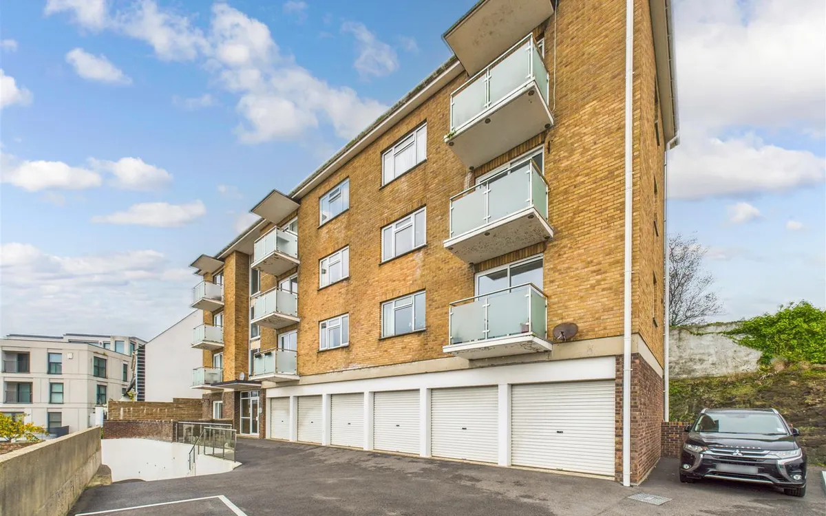 Drury lane st helier 34286887 cam05512 g0 pr0029 still014