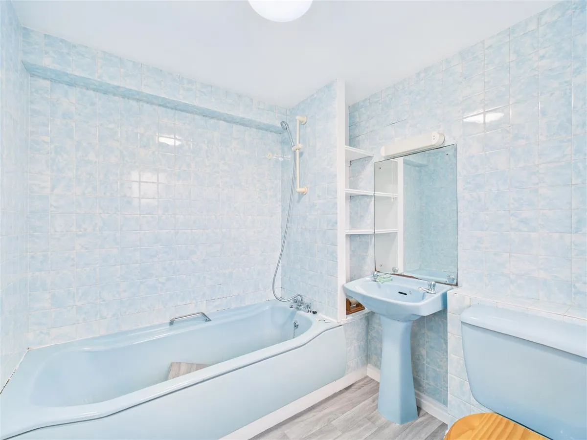 Drury lane st helier 34286887 cam05512 g0 pr0029 still007