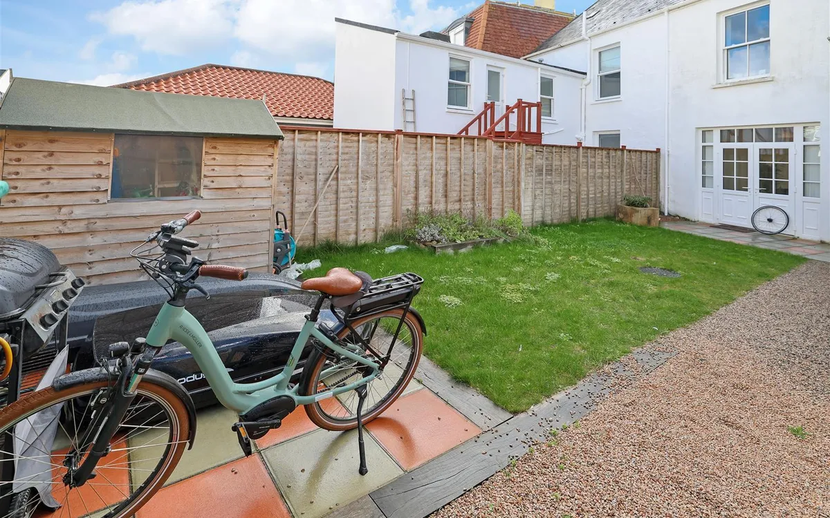 Victoria avenue st helier 34321194 ei8 a1592