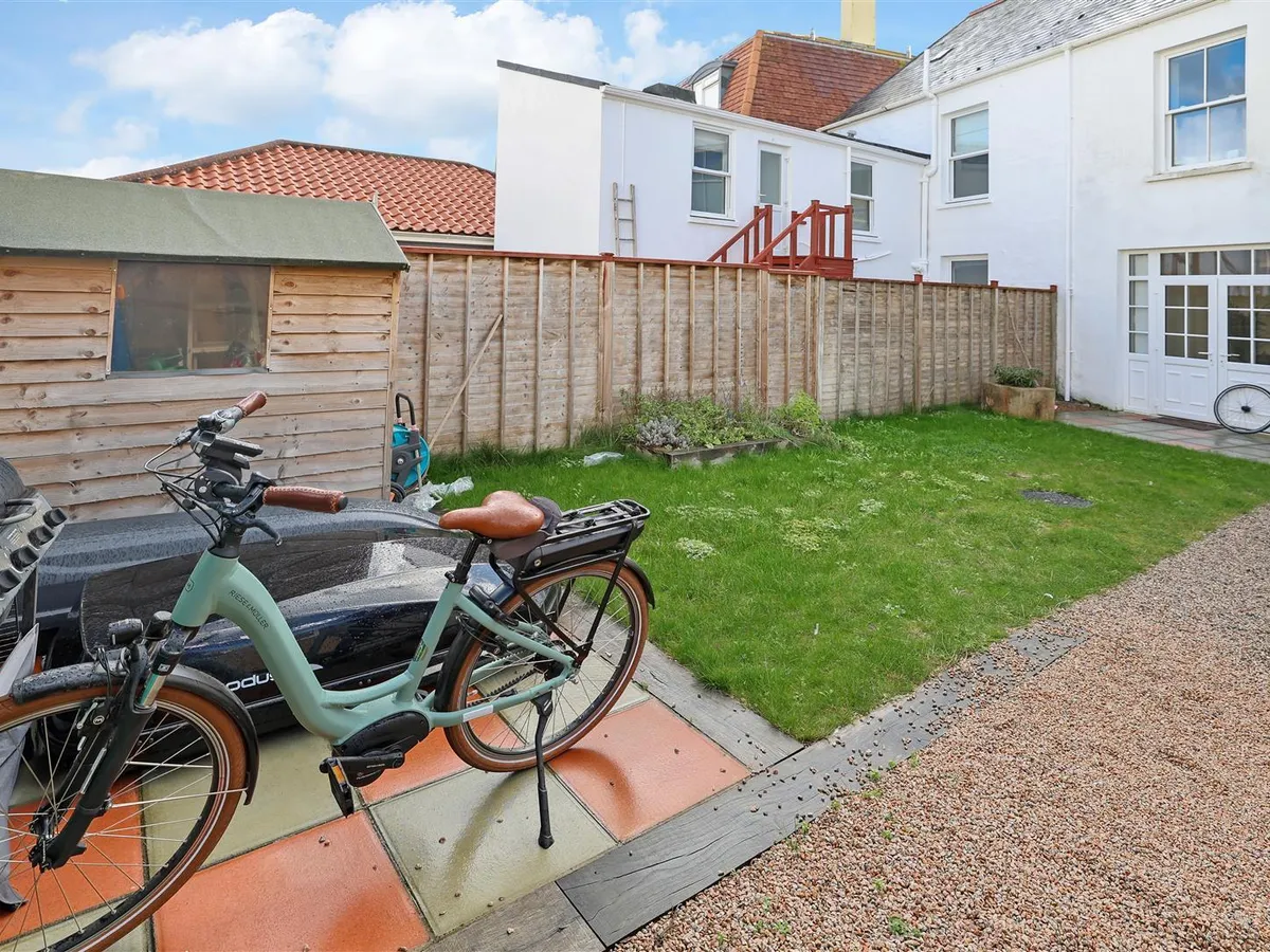 Victoria avenue st helier 34321194 ei8 a1592